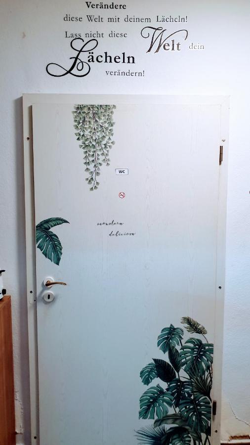 Room In City Center Halle With Shared Bathroom & Kitchen - Free Wifi, Netflix, Ipad & Ground Floor Halle (Saale) Exterior foto